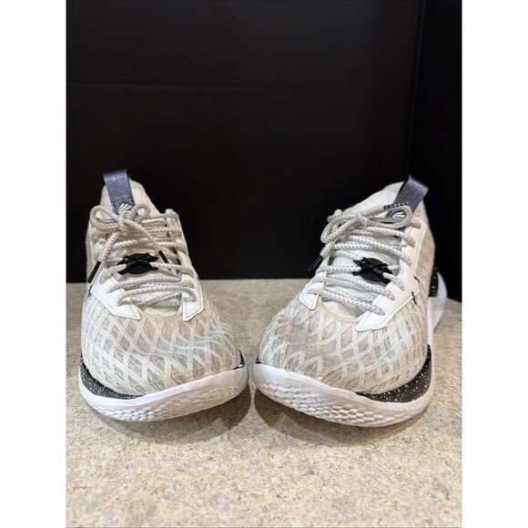 Under  Armour Curry Flow 10 White Black Basketball Shoes 3026624-100 size 13 main image 4